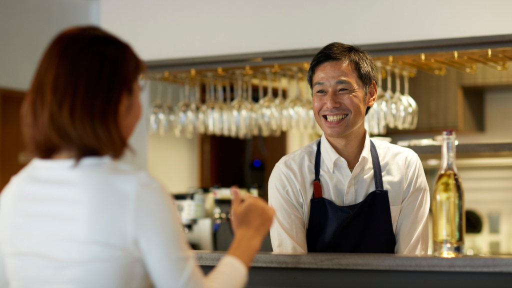 飲食店の常連客を増やす方法|正しい関係を築く接客サービス | ファンくるマガジン