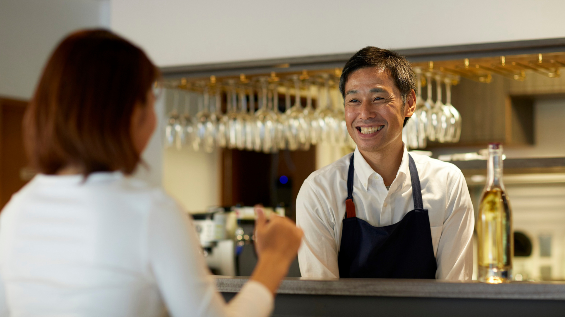 飲食店の常連客を増やす方法｜正しい関係を築く接客サービス