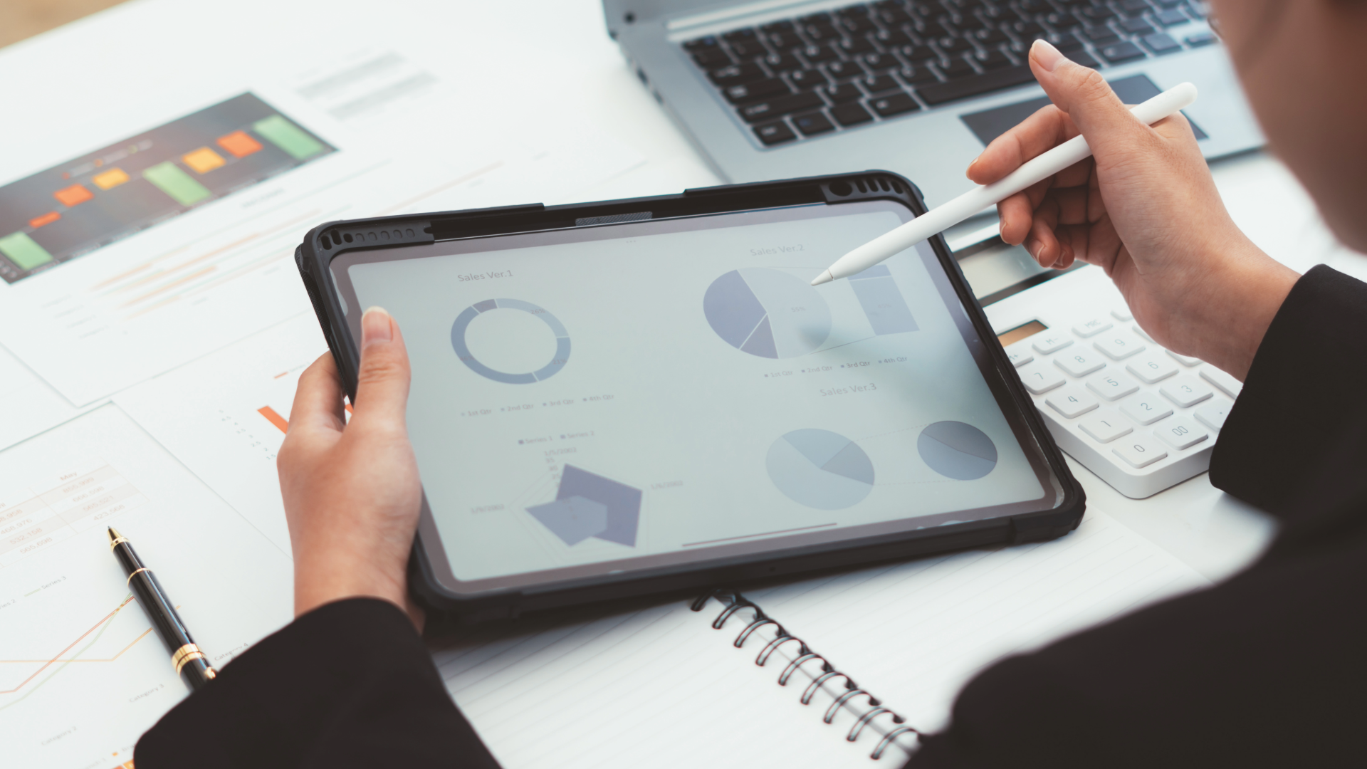 市場調査とマーケティングリサーチの違いとは？目的や手法を解説